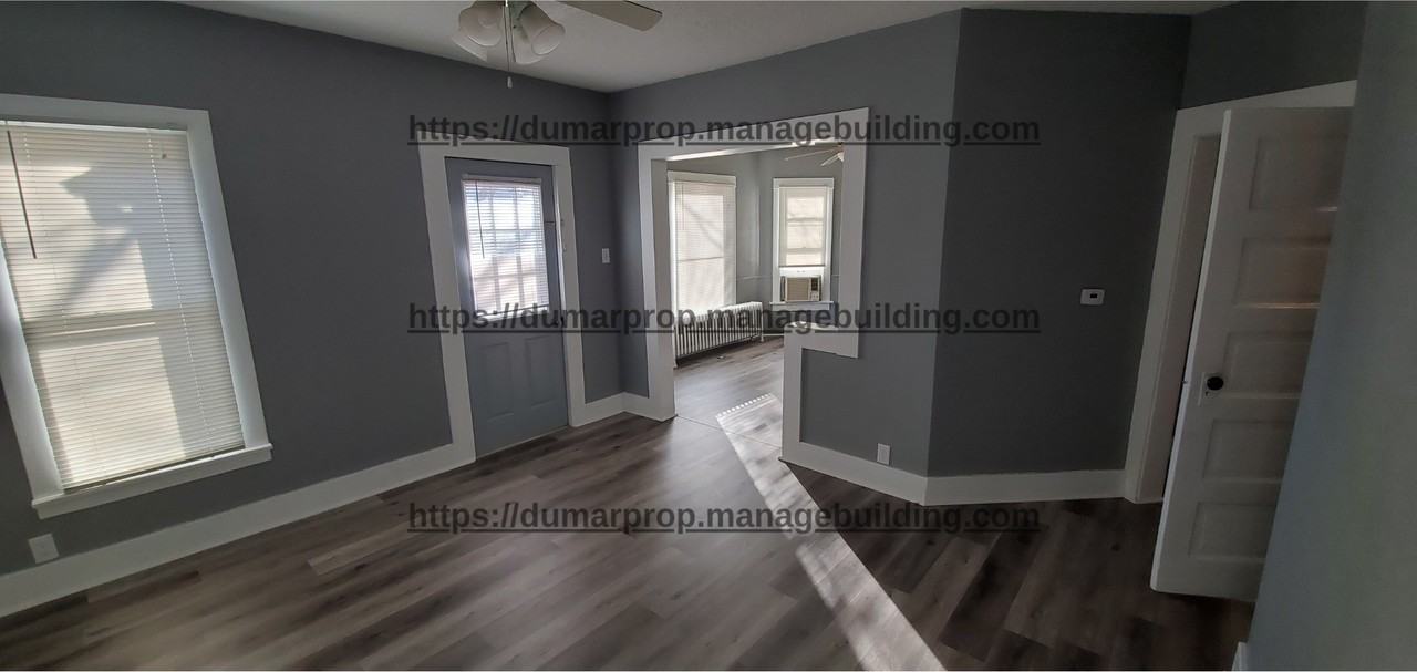 906 Riehl St - Photo 4 of 25