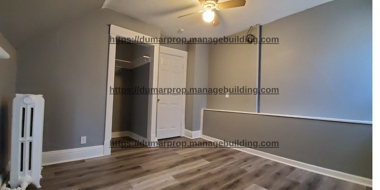 906 Riehl St - Photo 5 of 25