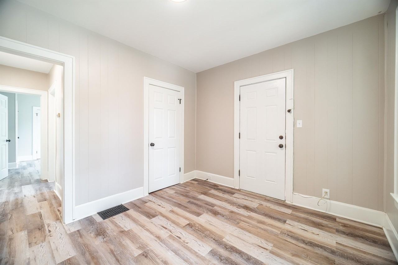 1208 E 16th Ave - Photo 3 of 32