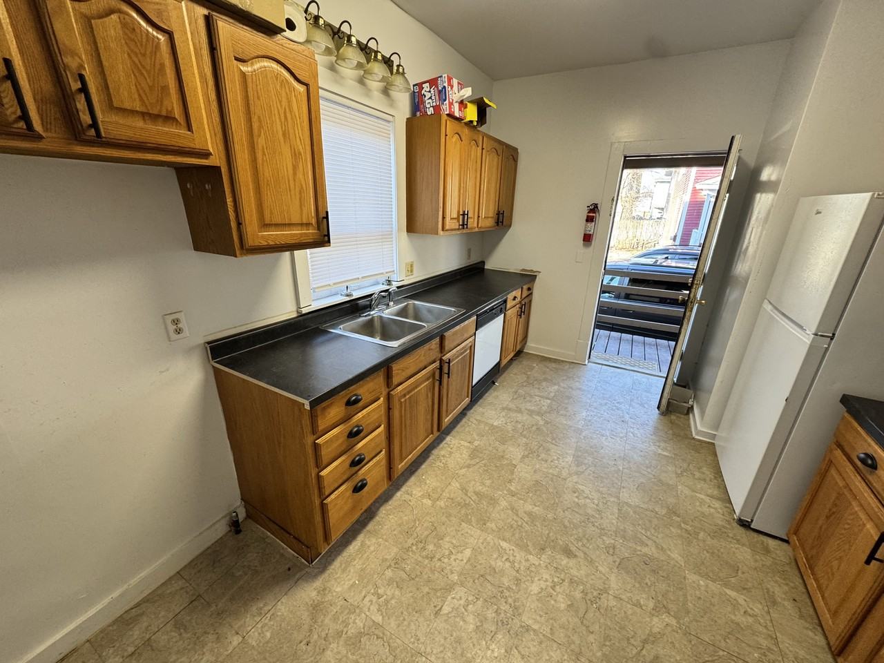 812 W Walnut St - Photo 4 of 18