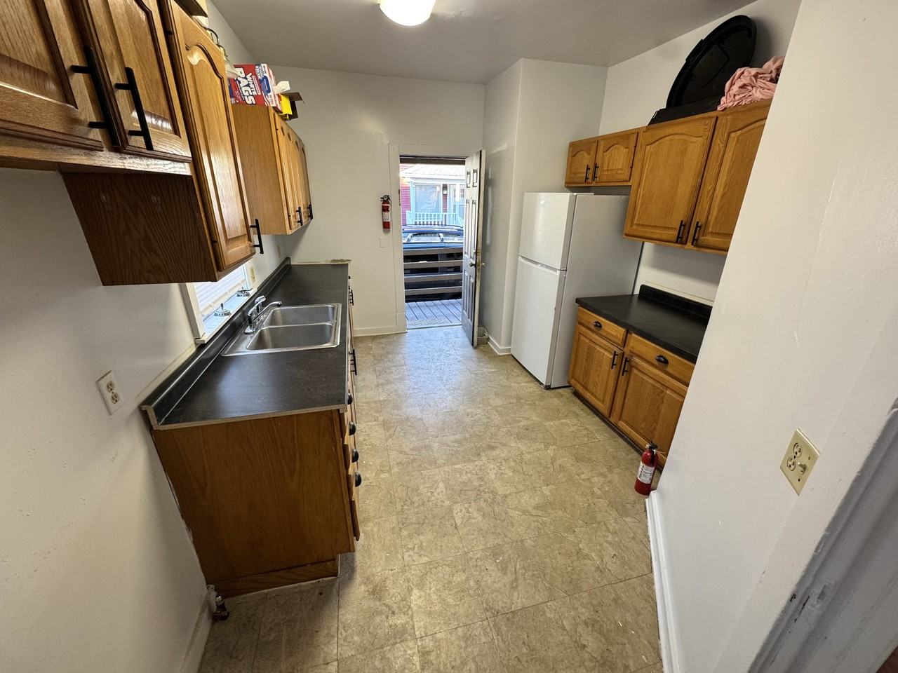 812 W Walnut St - Photo 5 of 18