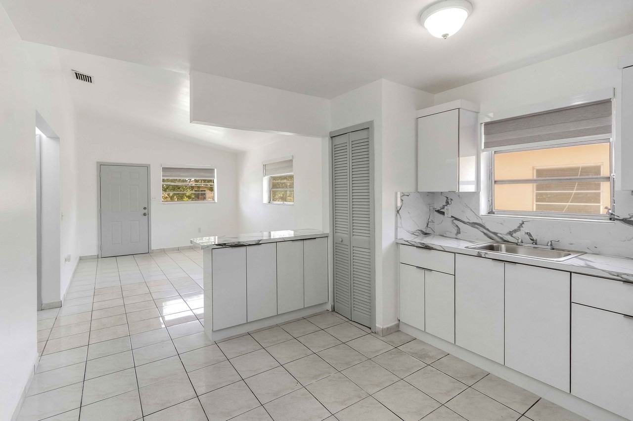 640 E 2nd Ave #642A - Photo 5 of 7