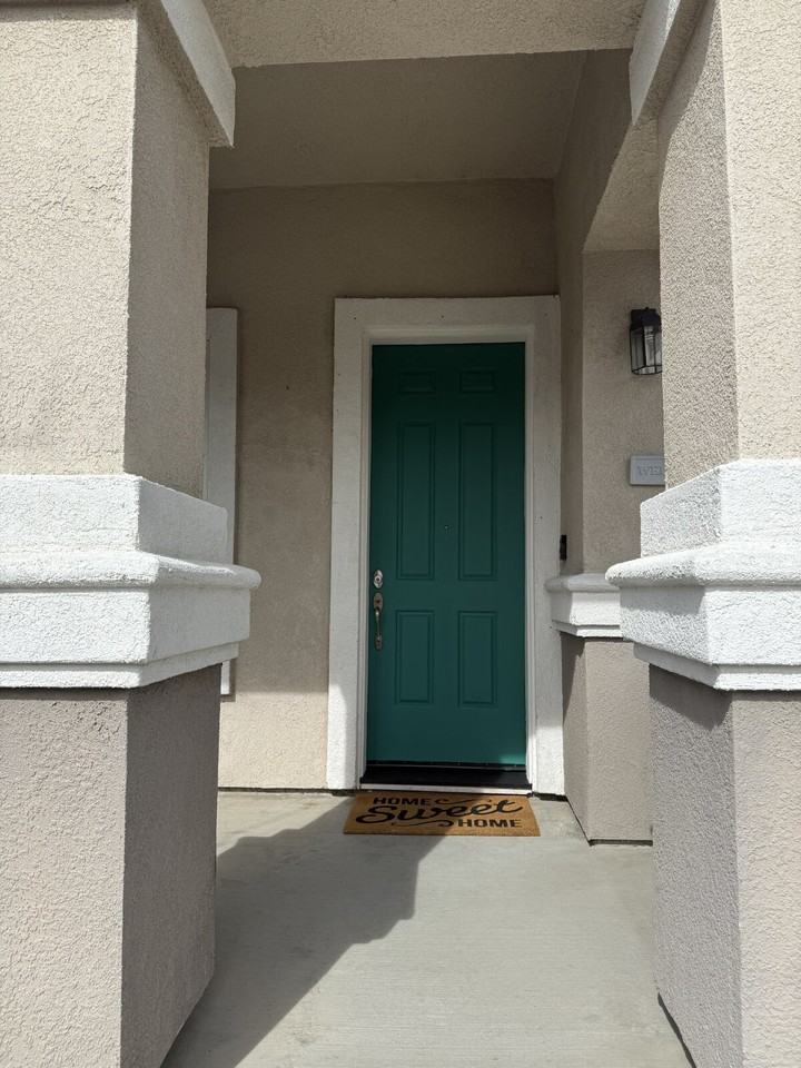 1555 Enterprise Cir - Photo 3 of 35