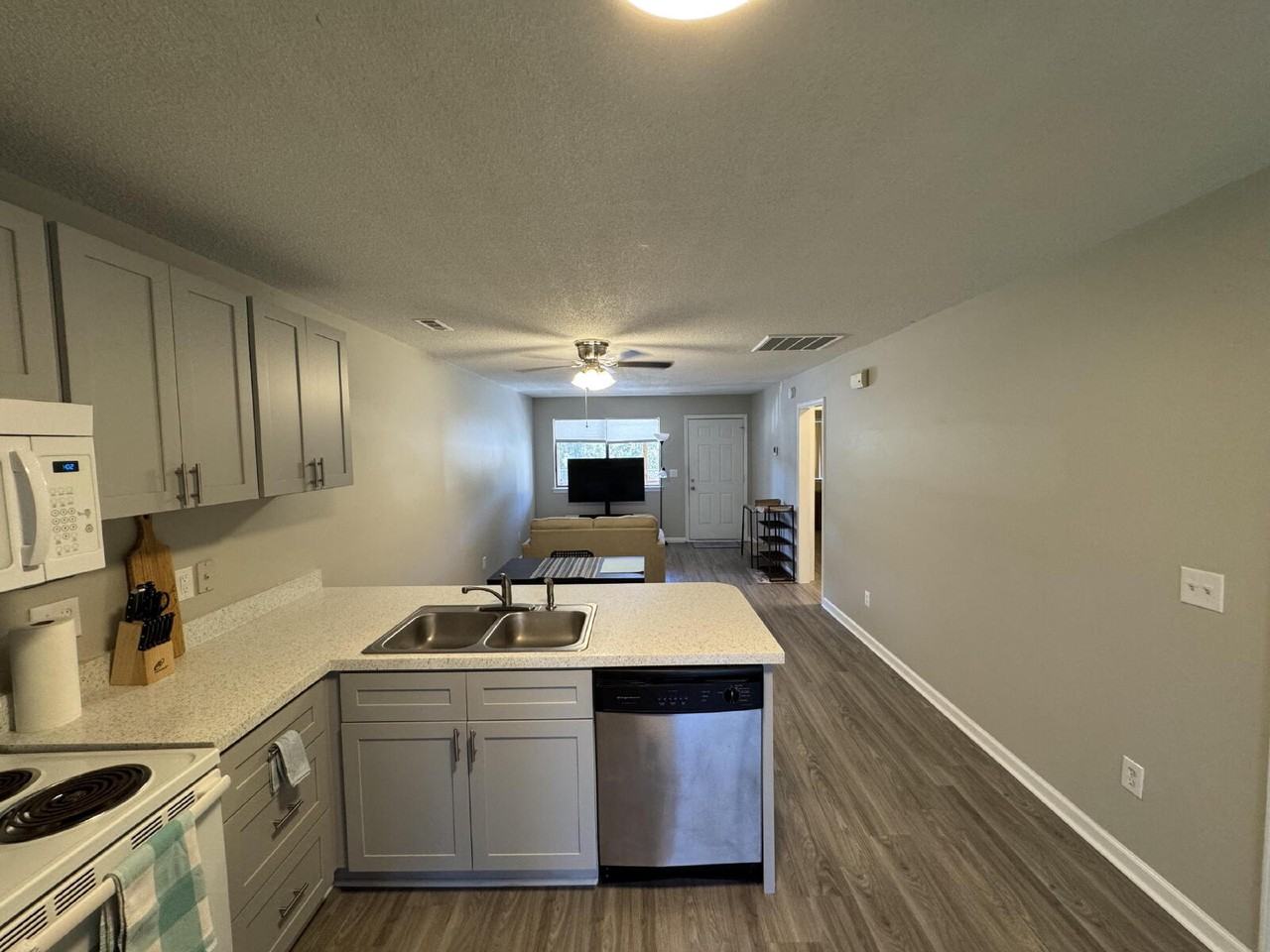 522 S Kerr Ave - Photo 7 of 20