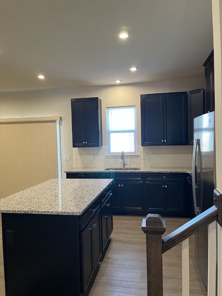 1008 Riverbrook Dr - Photo 4 of 31