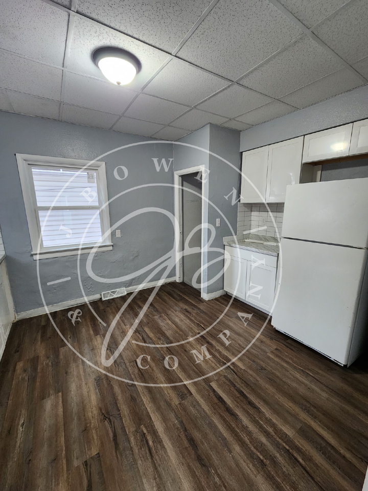 632 Nicholas St - Photo 3 of 18