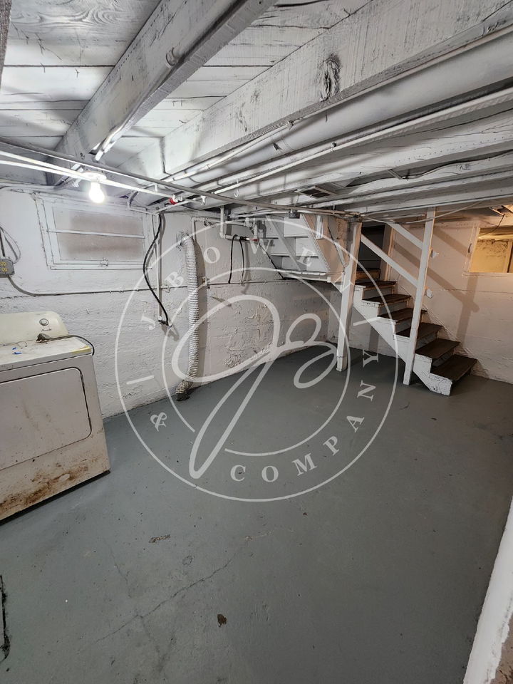 632 Nicholas St - Photo 5 of 18