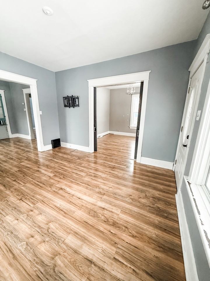 407 Ellison St - Photo 2 of 9