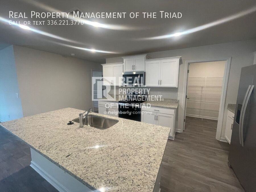 2549 Lily Dr - Photo 3 of 20