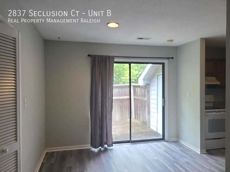 2837 Seclusion Ct #B - Photo 3 of 8