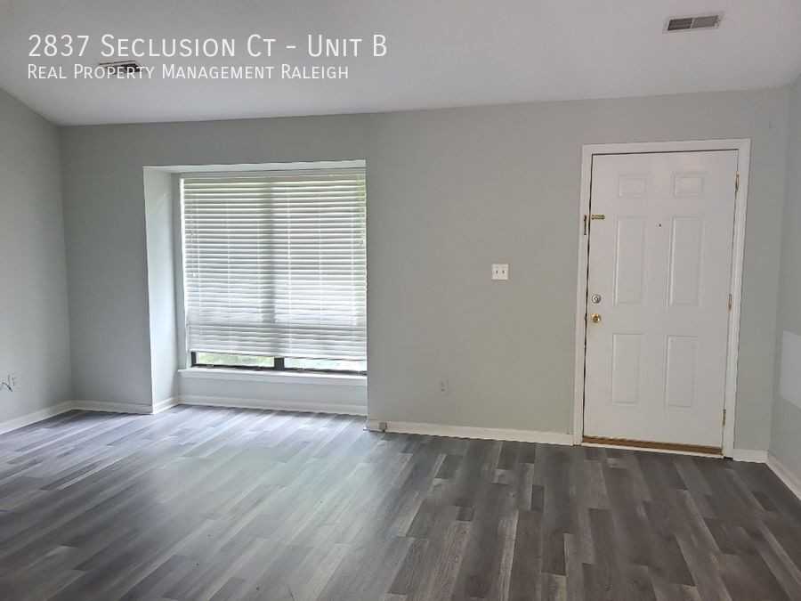 2837 Seclusion Ct #B - Photo 4 of 8