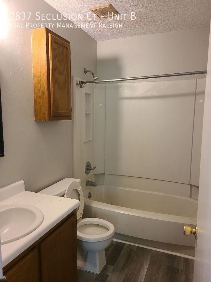 2837 Seclusion Ct #B - Photo 6 of 8