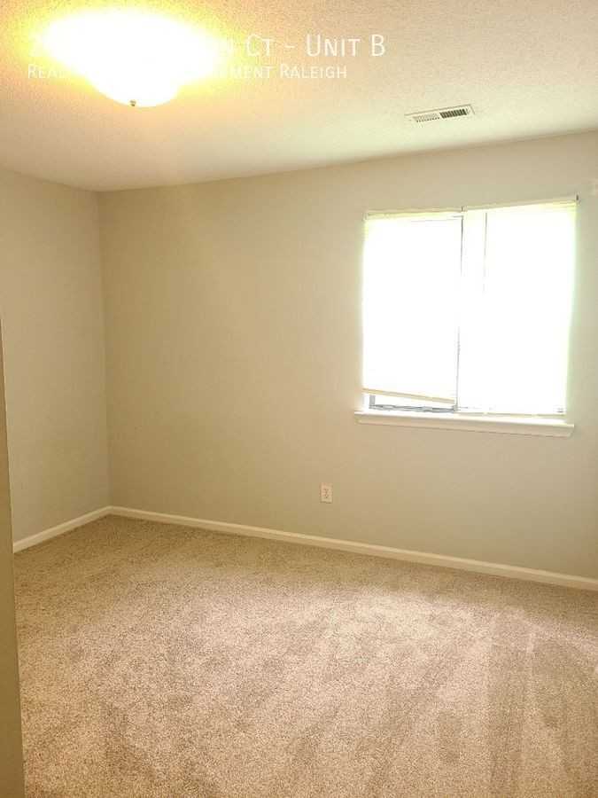 2837 Seclusion Ct #B - Photo 7 of 8