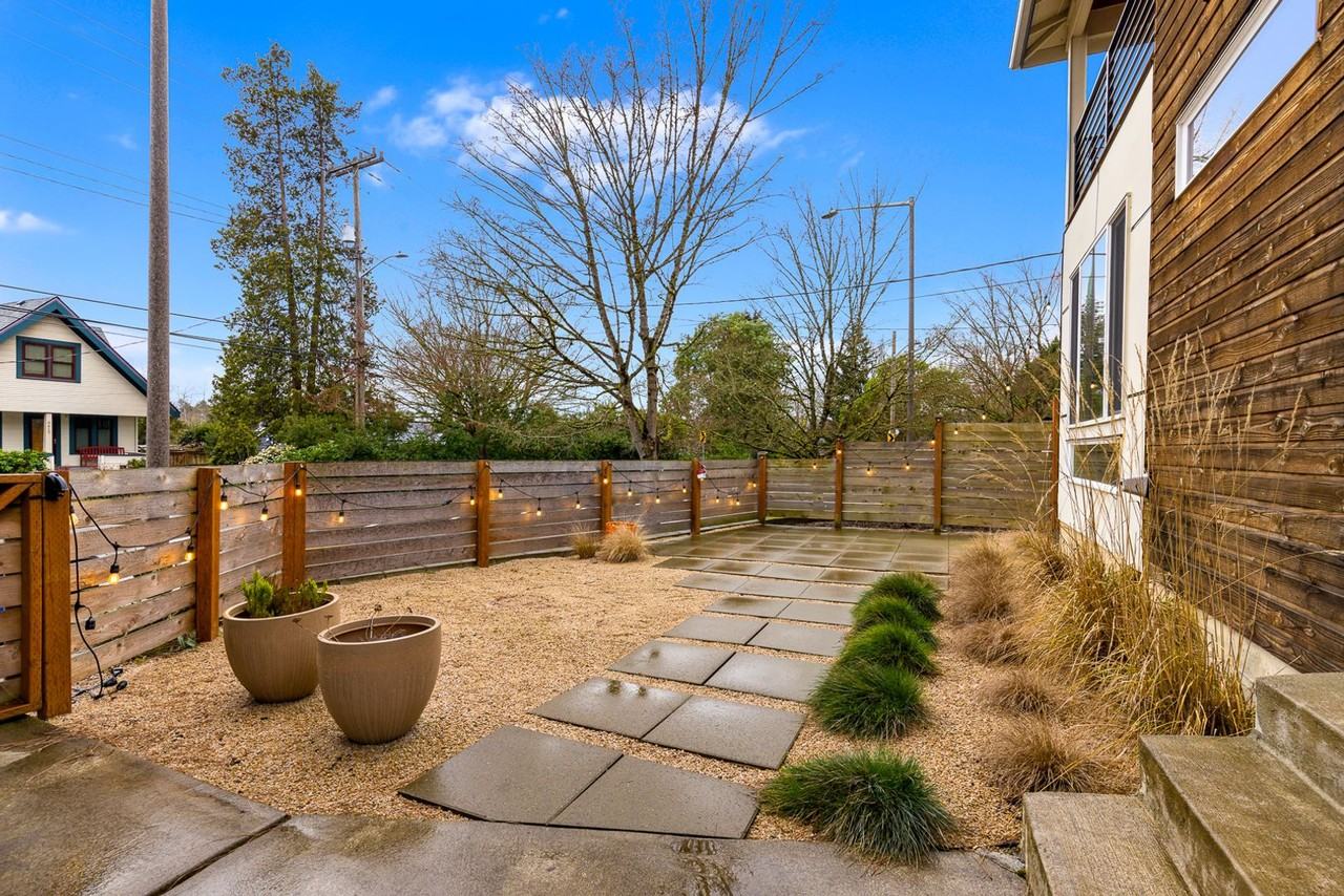 8418 Seward Park Ave S - Photo 2 of 18