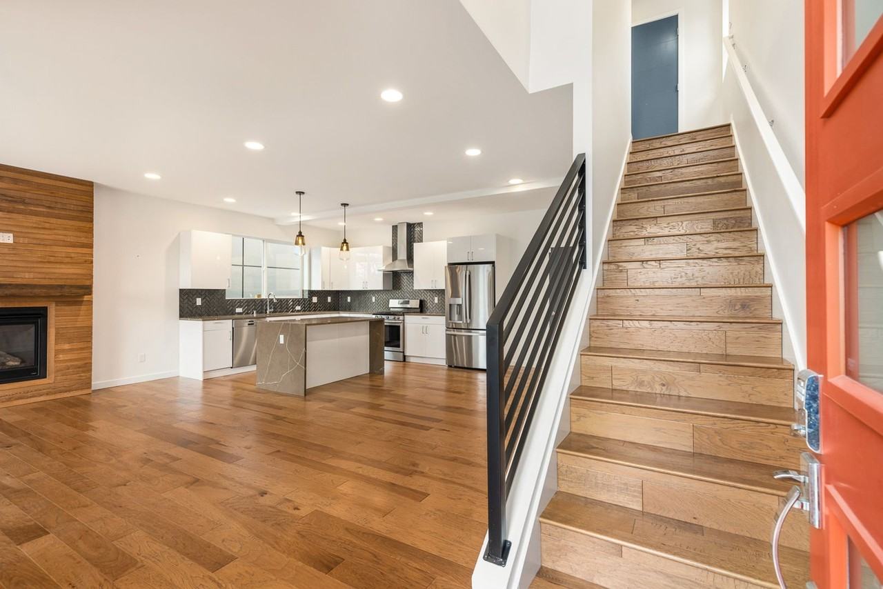 8418 Seward Park Ave S - Photo 3 of 18