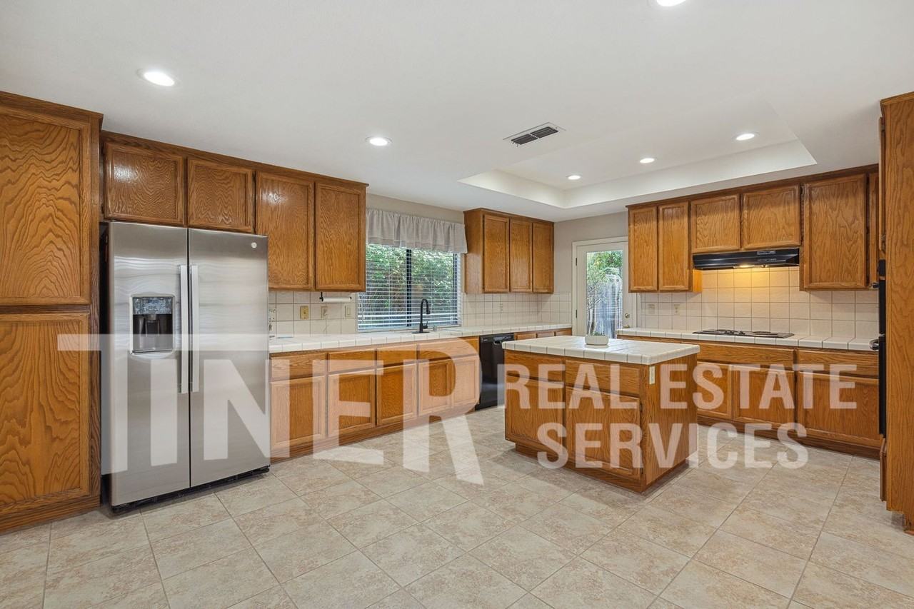 11536 Soda Springs Way - Photo 3 of 24