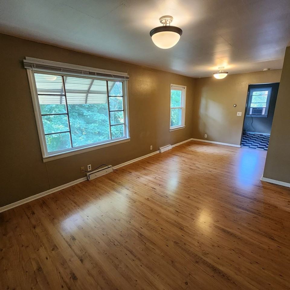 407 South Lincoln Street - Photo 2 of 14