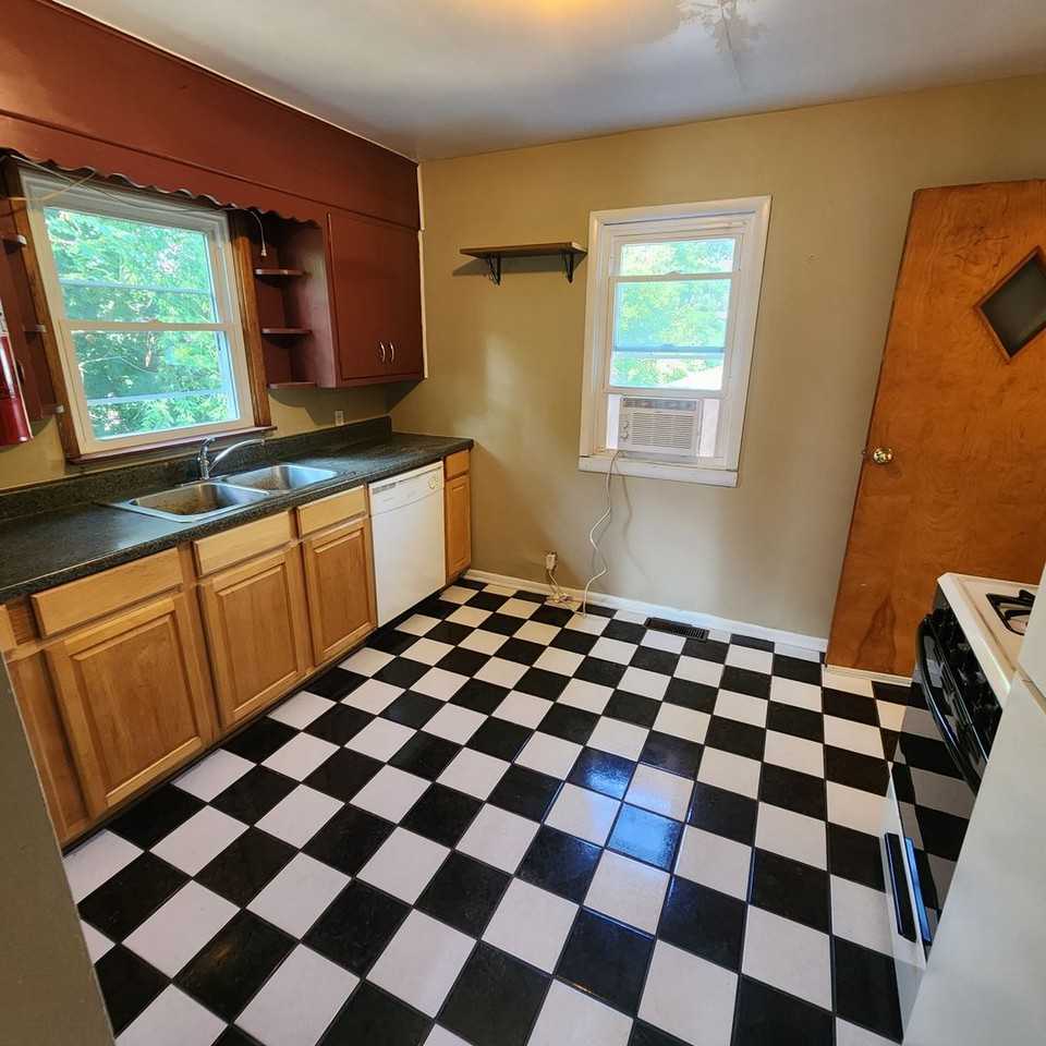 407 South Lincoln Street - Photo 5 of 14