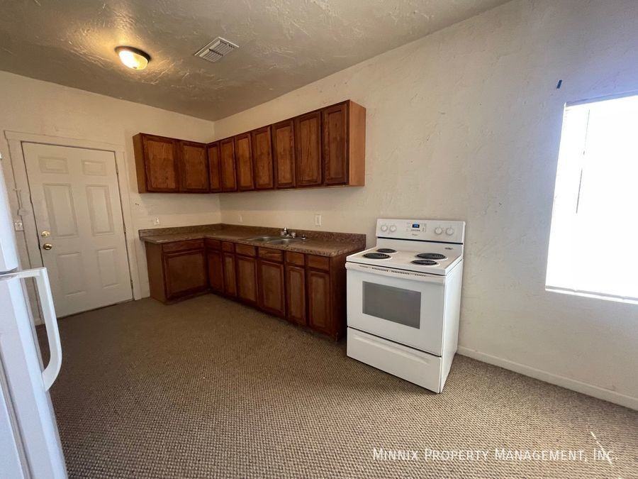 22921 Compound Rd - Photo 3 of 31