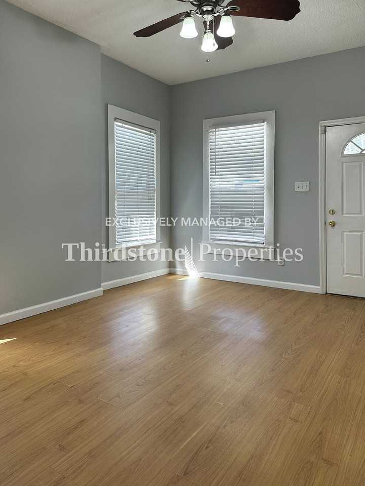 320 W 22nd St - Photo 3 of 26