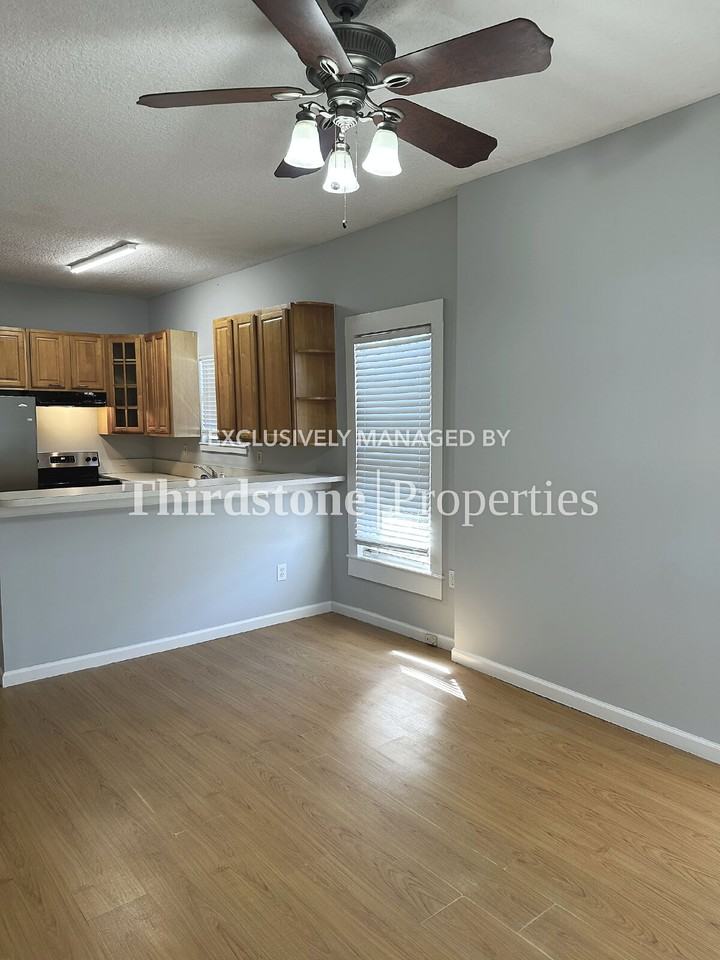 320 W 22nd St - Photo 4 of 26