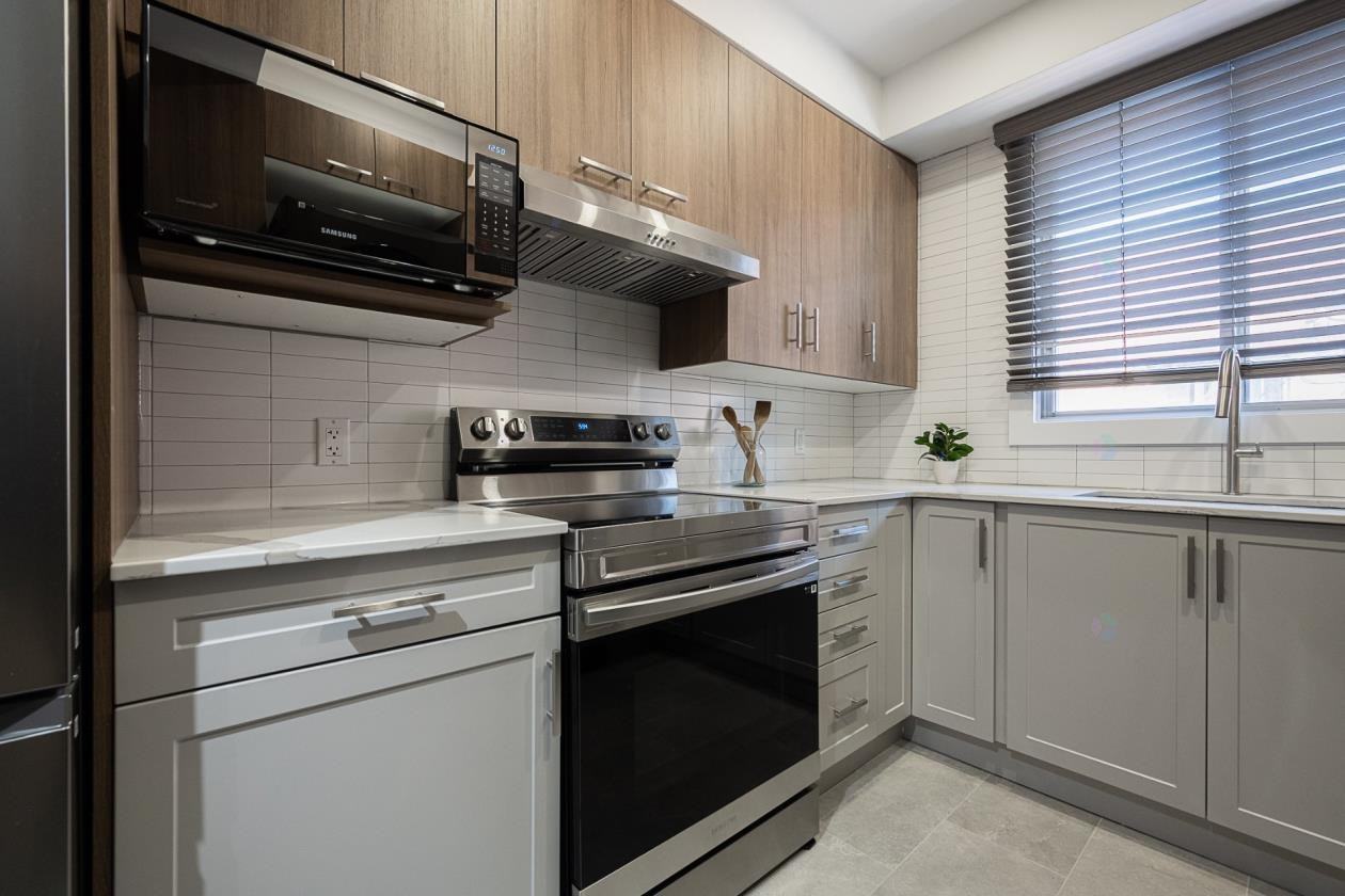 4292 Av De Kent - Photo 2 of 25