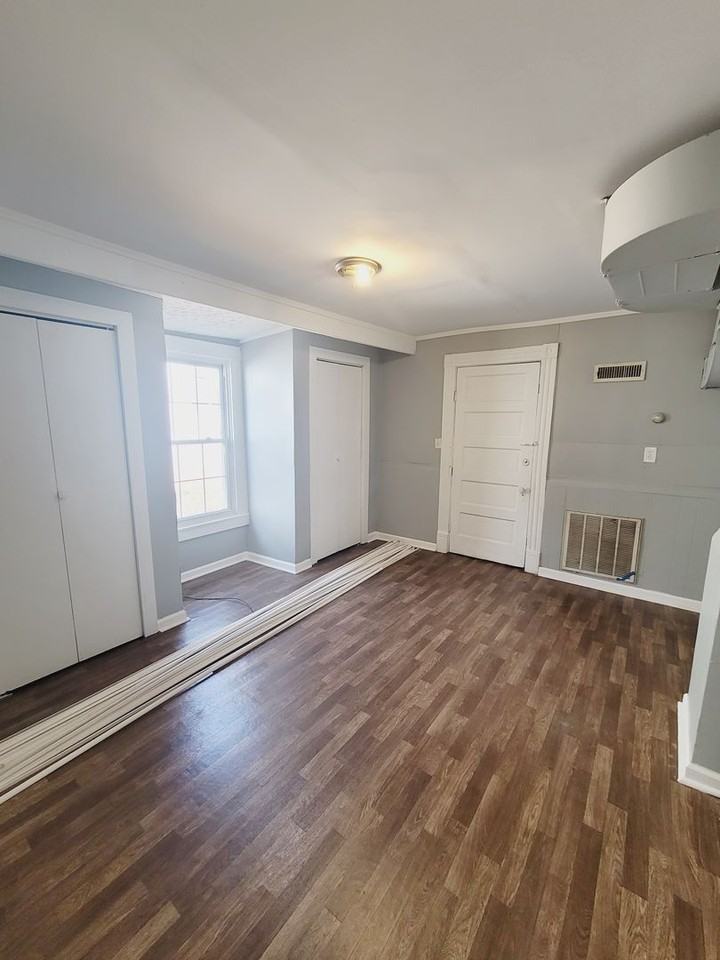 68 Monroe St - Photo 4 of 11