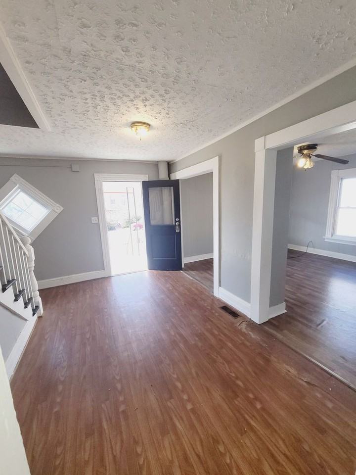 68 Monroe St - Photo 5 of 11