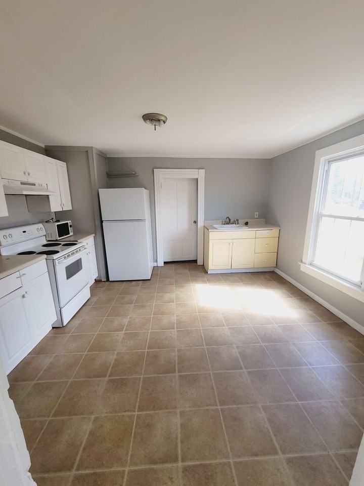 68 Monroe St - Photo 6 of 11