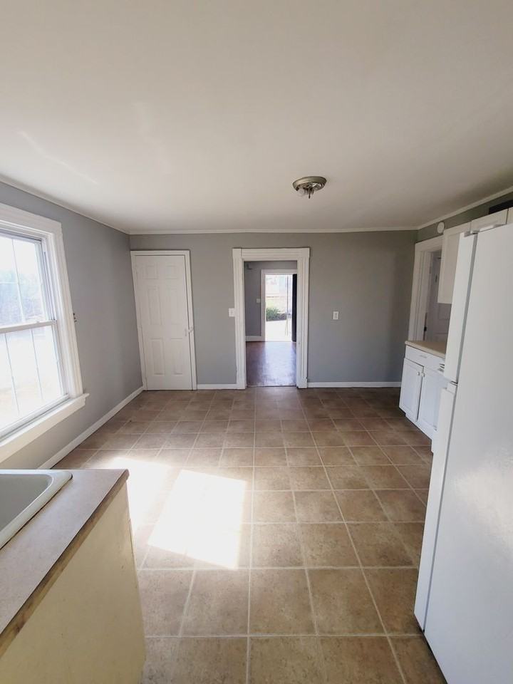 68 Monroe St - Photo 7 of 11