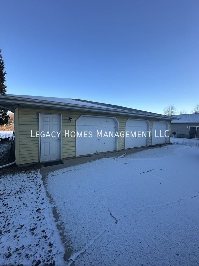 912 E Lincoln Ave - Photo 2 of 14