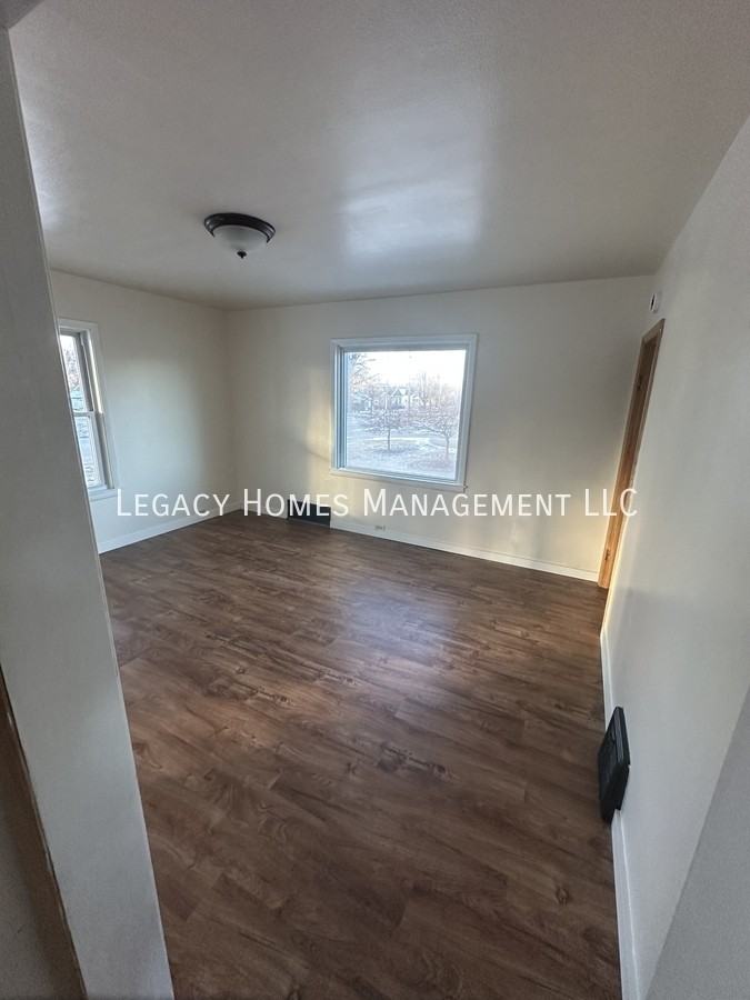 912 E Lincoln Ave - Photo 3 of 14