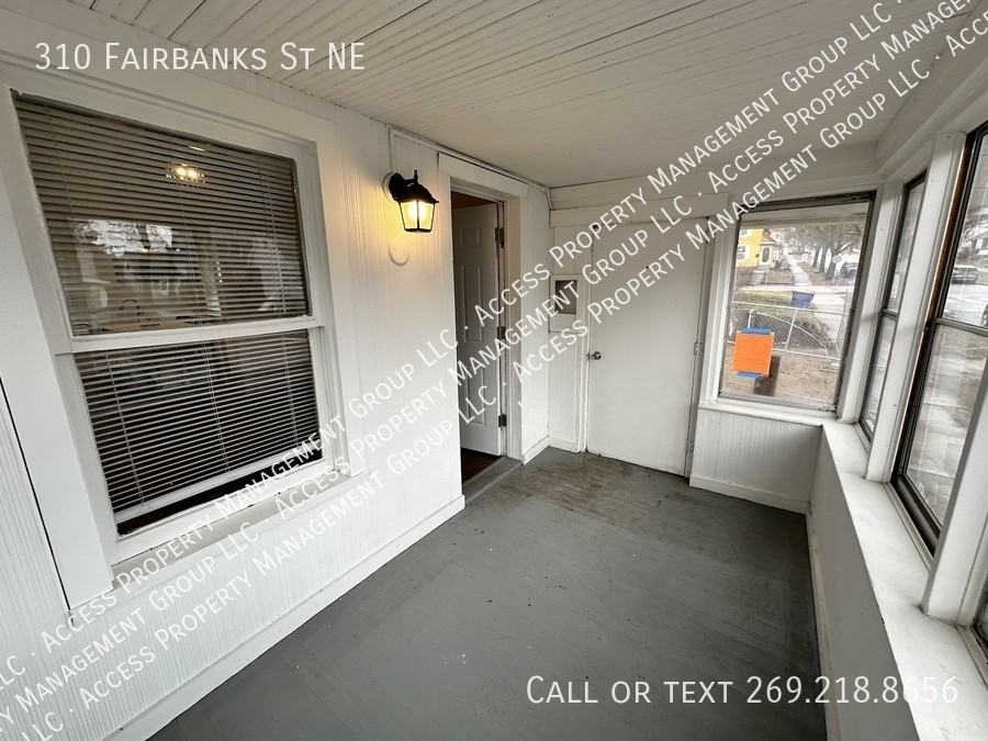 310 Fairbanks St Ne - Photo 3 of 27