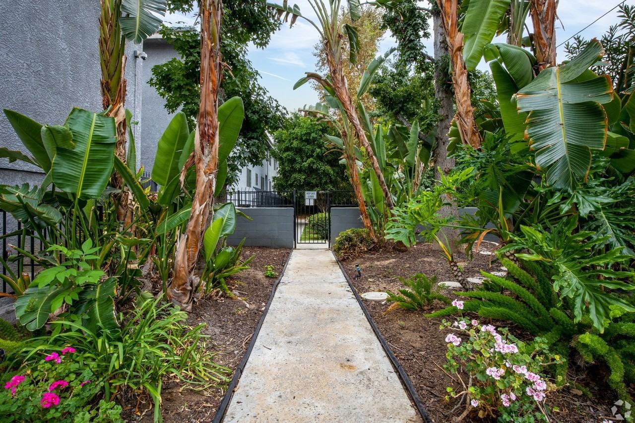 6651 Haskell Ave - Photo 2 of 7