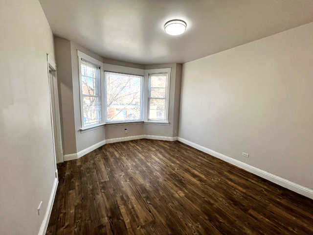 8208 S Shore Ave #1R - Photo 3 of 10