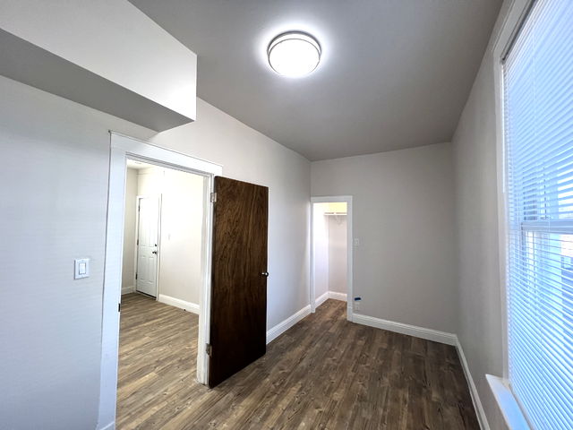 8208 S Shore Ave #1R - Photo 4 of 10