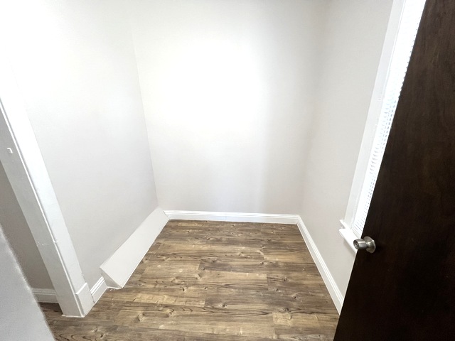 8208 S Shore Ave #1R - Photo 6 of 10