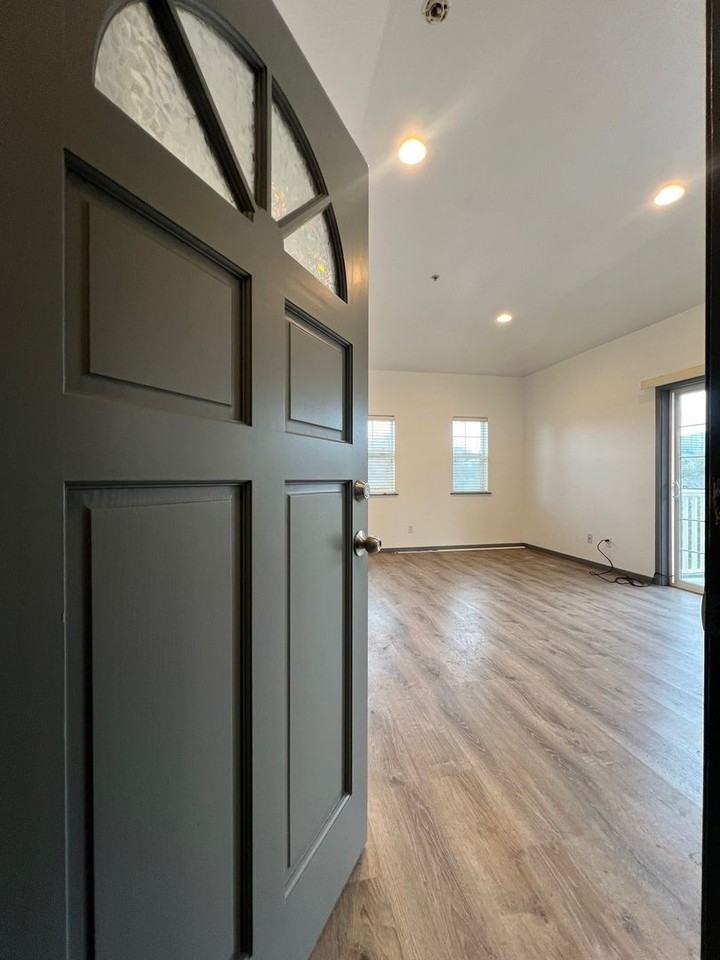 2660 Pine St - Photo 3 of 15