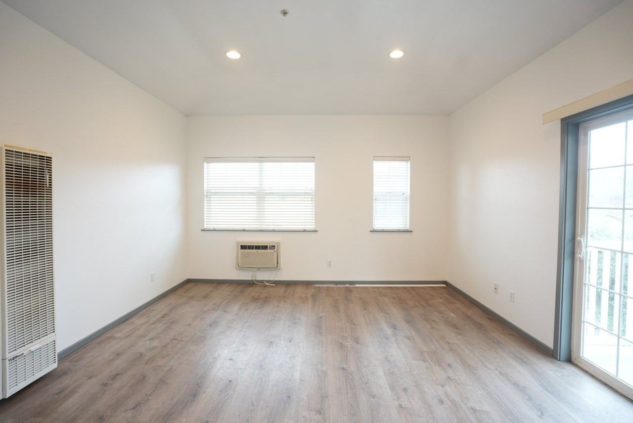2660 Pine St - Photo 4 of 15