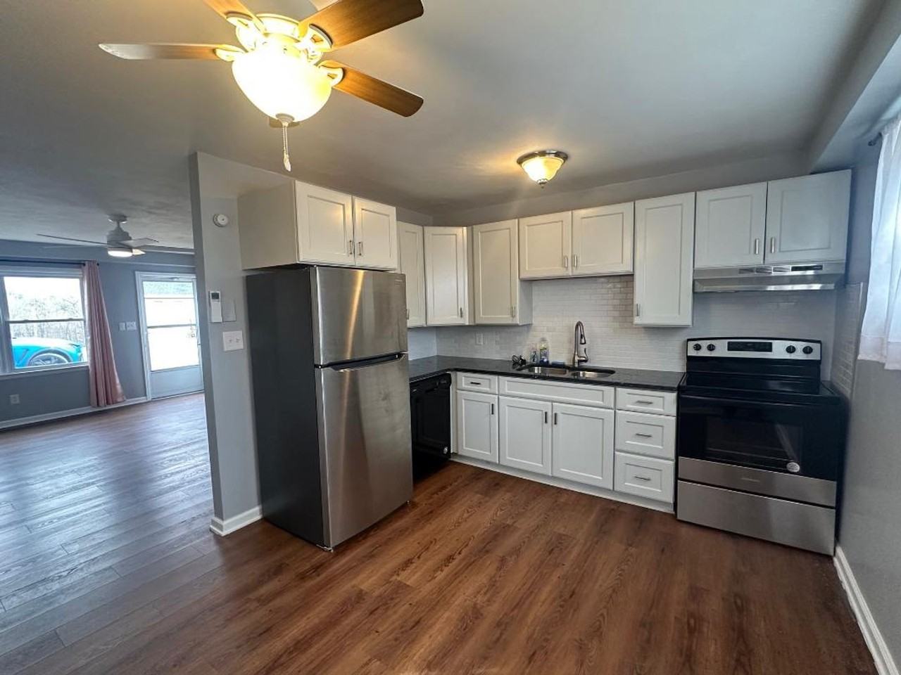 1727 Mountain Heights Dr Apt B - Photo 3 of 12