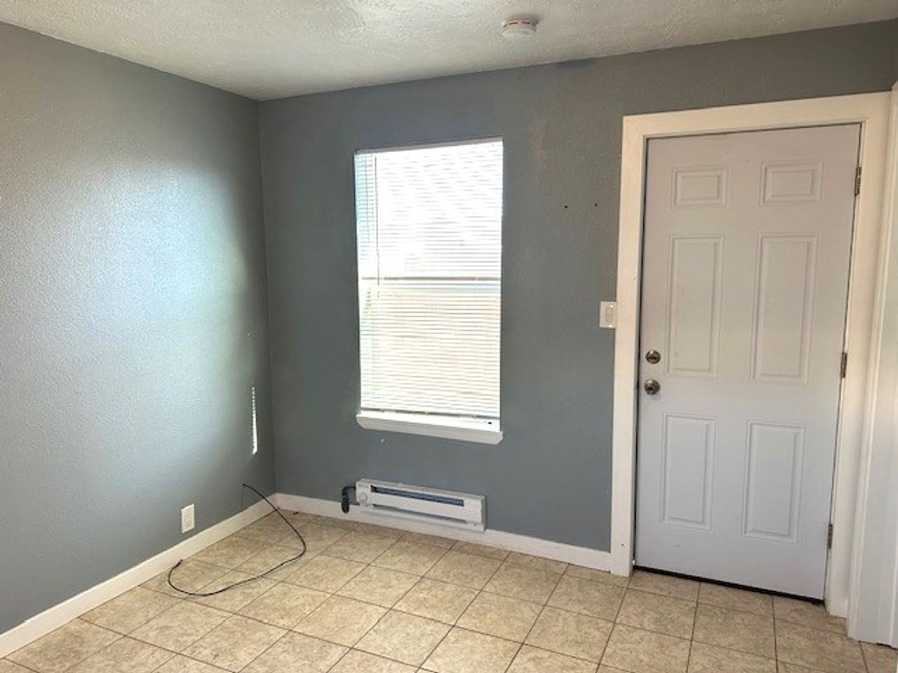 384 1/2 River St - Photo 4 of 7