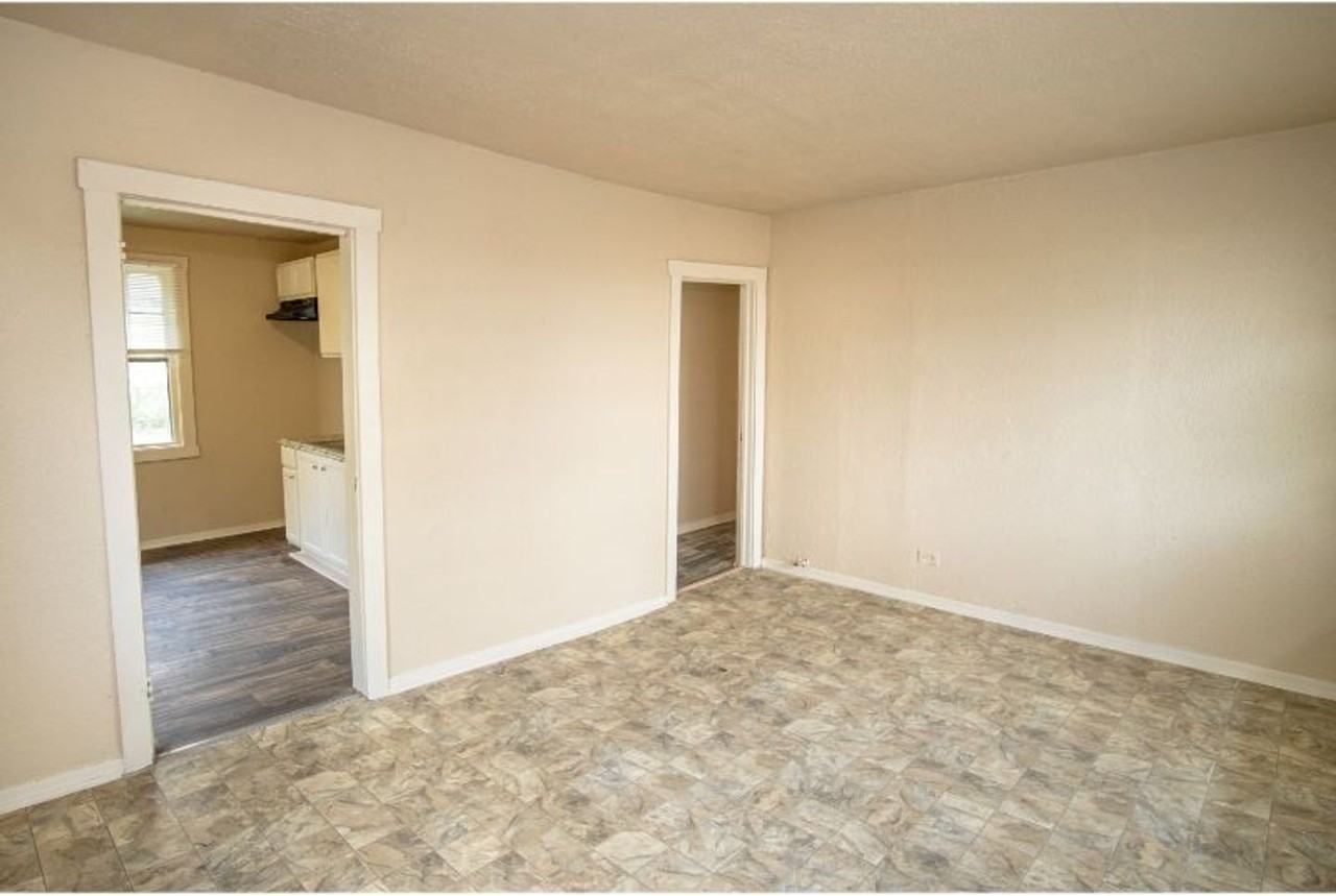 514 Bee St - Photo 4 of 15