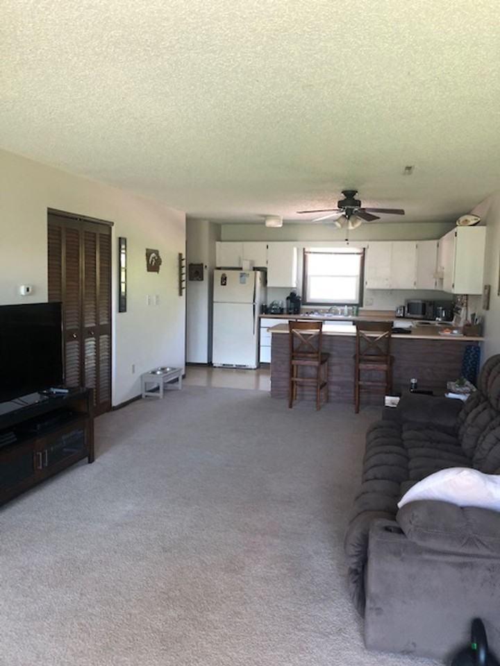 580 Foster - Photo 2 of 6