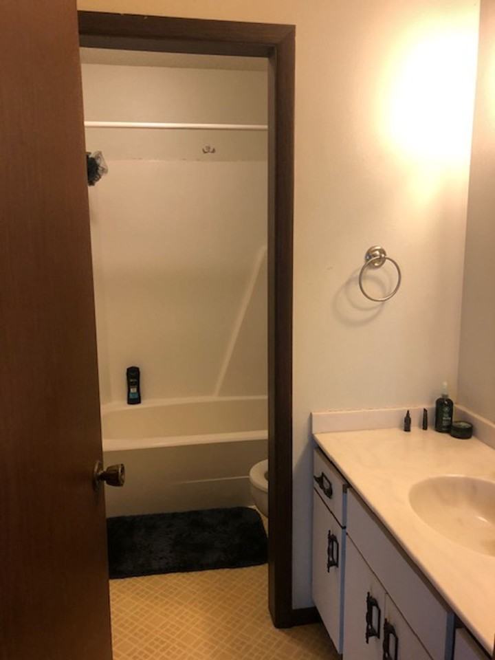 580 Foster - Photo 3 of 6