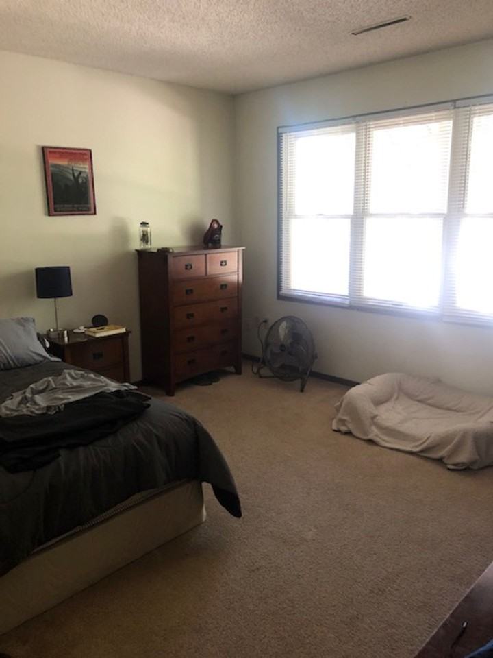 580 Foster - Photo 4 of 6