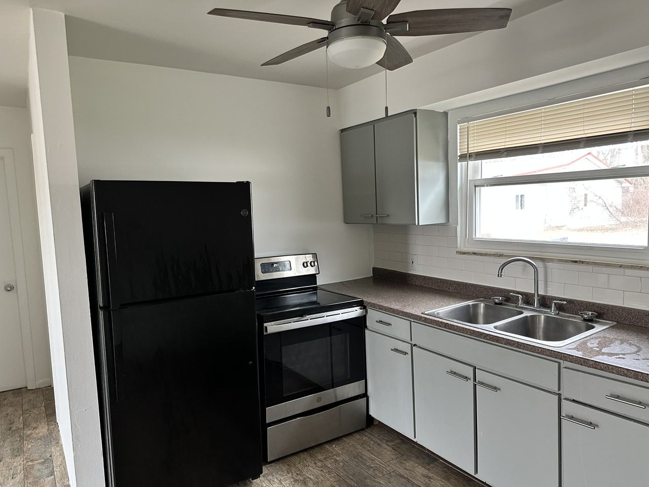 16183 Crest Dr #1 - Photo 2 of 23