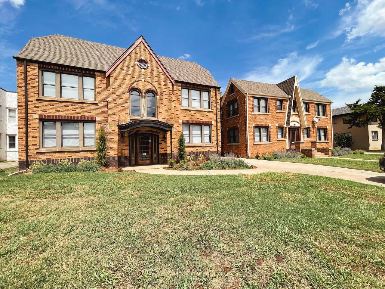 831 East Drive - Photo 2 of 7