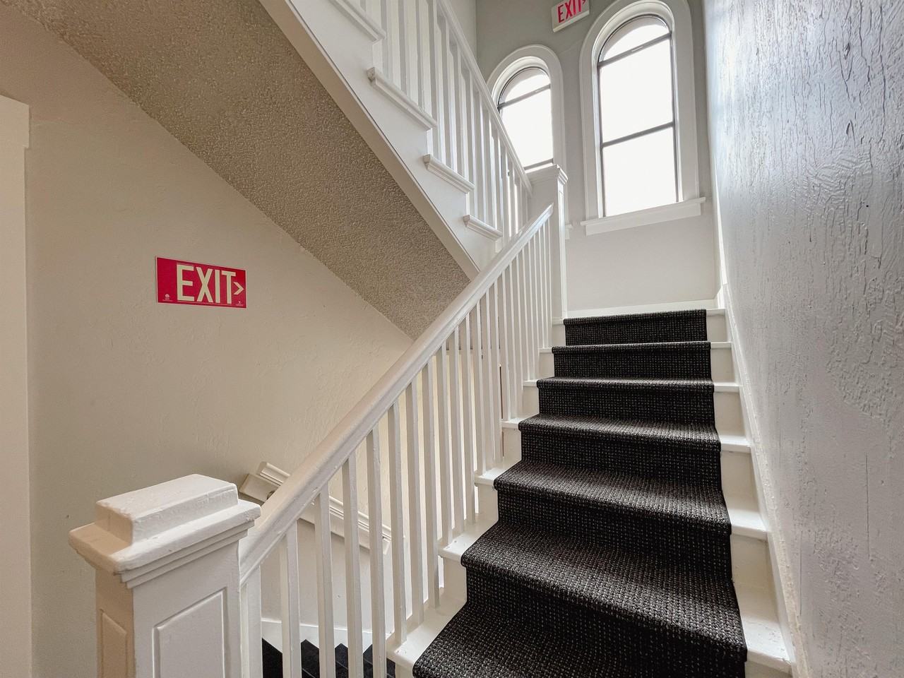 831 East Drive - Photo 3 of 7