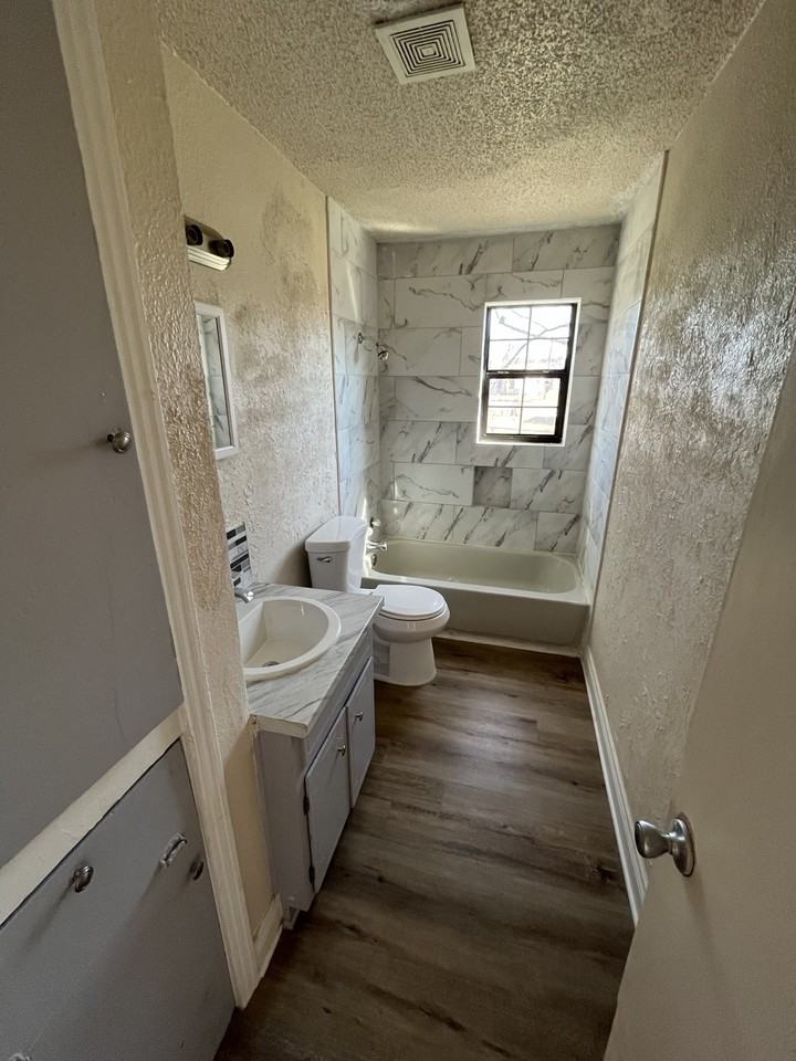 2008 Alamo Avenue - Photo 4 of 6