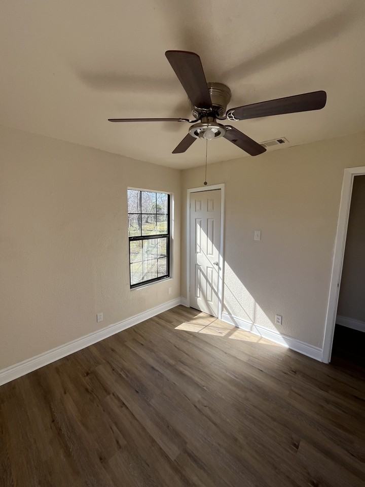 2008 Alamo Avenue - Photo 5 of 6